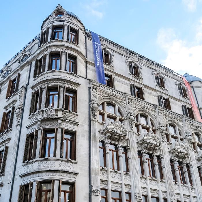 Anıtsal Yapıları ve Apartmanları ile  19. ve 20. Yüzyıl İstanbul'u